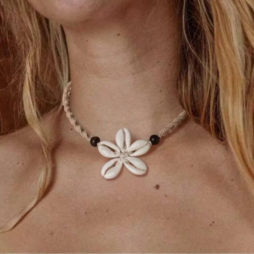 Shell necklace N1339